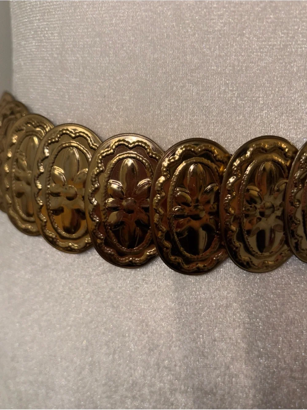 Vintage 80/90 Women Gold FloralMedallion Link Belt - Stylish Accent Waist Chain